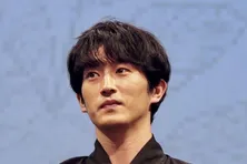 杉野遥亮“黒川”が新人巡査だった頃の敬礼オフショットに「こんな素敵なお巡りさんに会いたい」の声＜しあわせな結婚＞