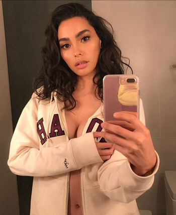 Bela fernandez/ leaked private content