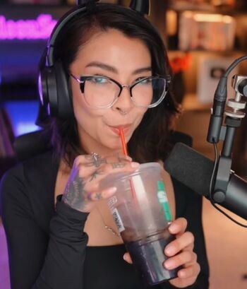 Moniibagel/ leaked private content