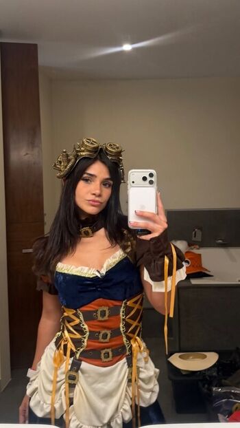 Ariel d/ leaked private content
