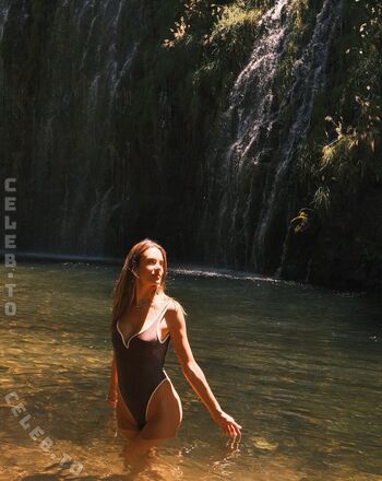 Courtneycorsetfree/ leaked private content