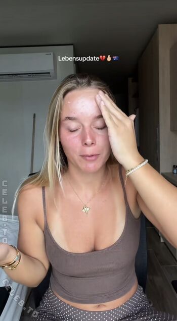 Momorianyan/ leaked private content