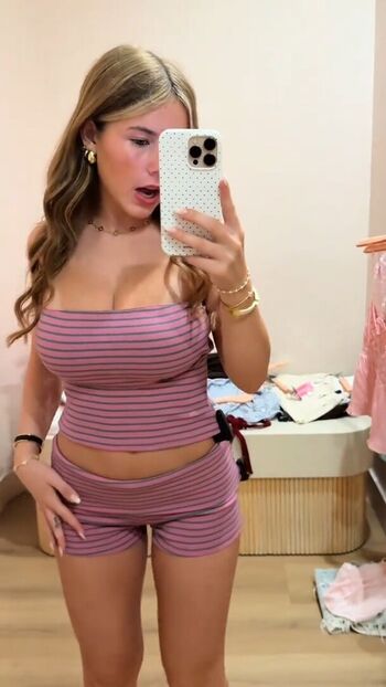 Monimaney/ leaked private content