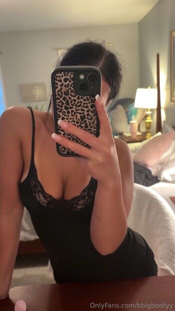 Momorianyan/ leaked private content
