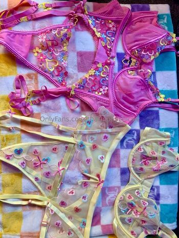 Momorianyan/ leaked private content