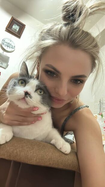 Phoebe dynevor fappening leaked private content