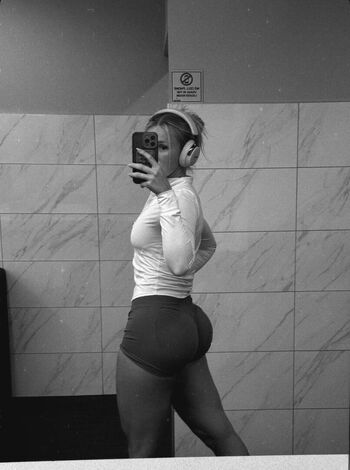 Iman vellani/ leaked private content