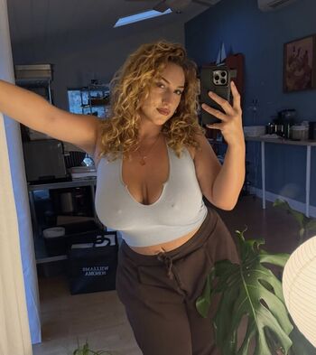 Emyii desnuda leaked private content