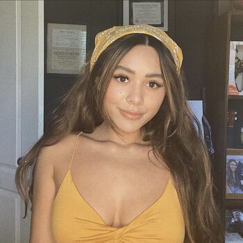 Chellchee leaked private content