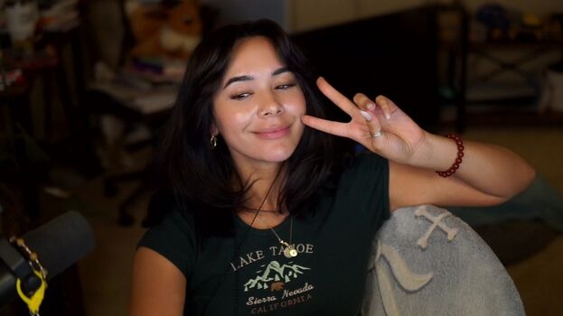Chellchee leaked private content