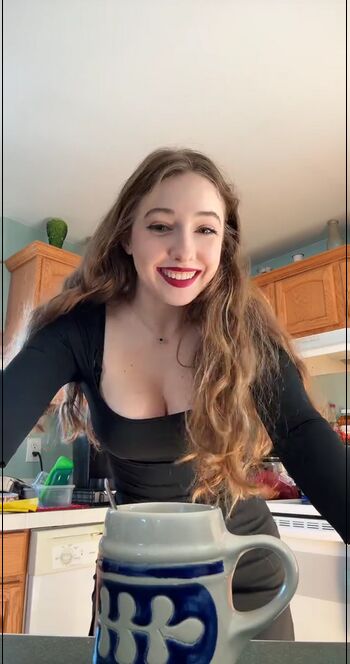 Katiewithgcups/ leaked private content