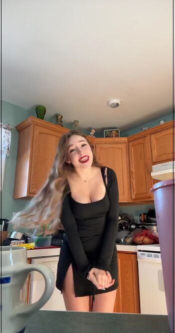 Ilooklikebaae/ leaked private content