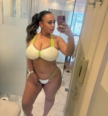 Lucyya/ leaked private content