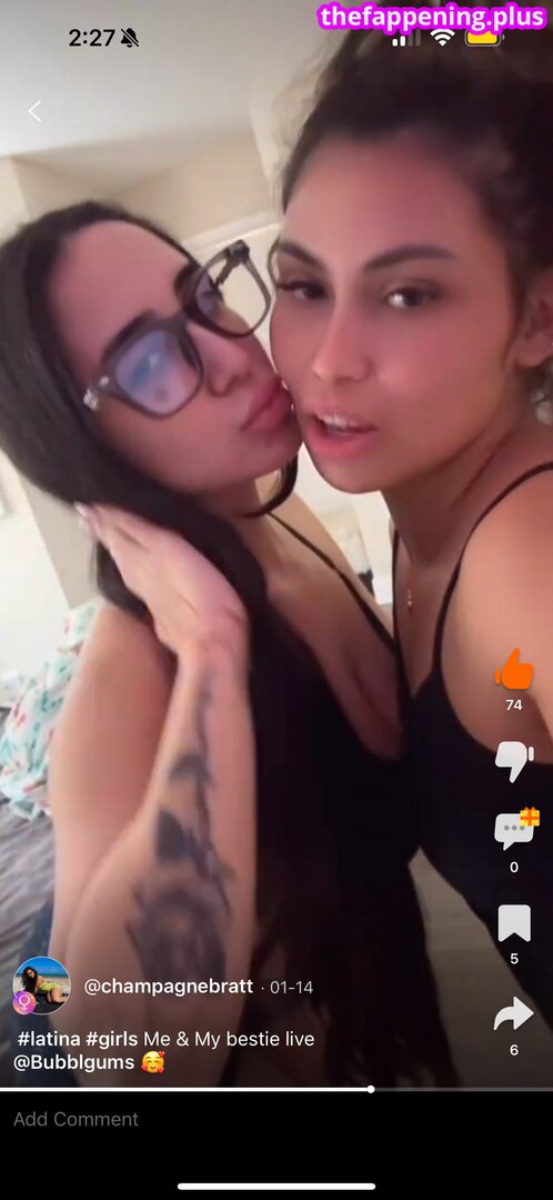 Astridlove page leaked private content