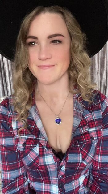 Lucyalexandra page leaked private content