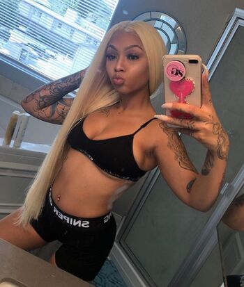 Carolinello leaked private content