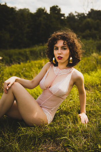 Curlywiktoria leaked private content