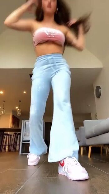 Momorianyan/ leaked private content