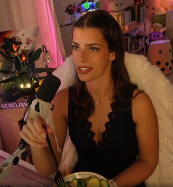 Vikiblade/ leaked private content
