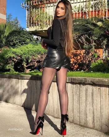 Iulia valentina/ leaked private content