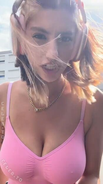Violetfoxz leaked private content