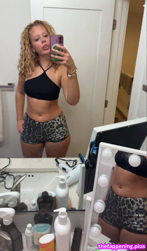 Astridlove page leaked private content