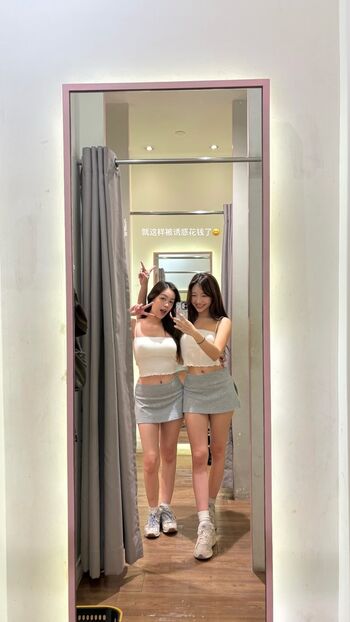 Monimaney/ leaked private content