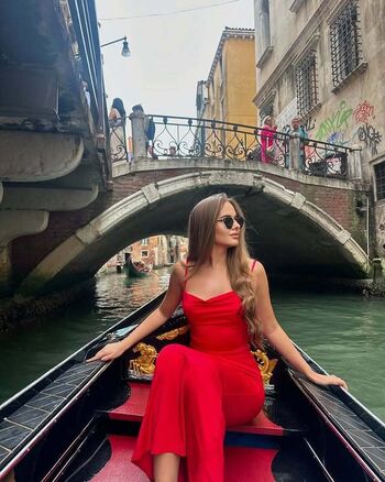 Rapunzaroo/ leaked private content