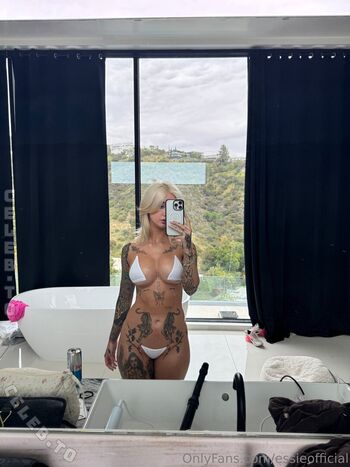 Lavidaavela leaked private content