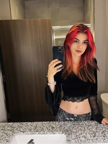 Karinezinhaclos/ leaked private content