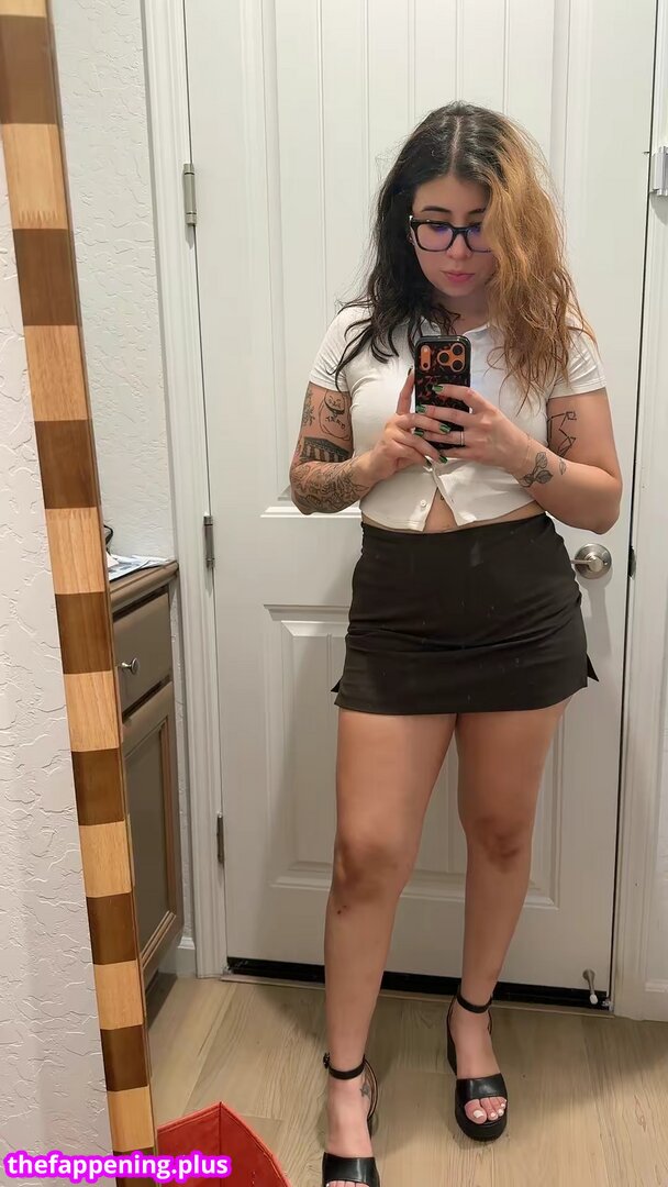 Astridlove page leaked private content