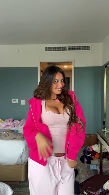 Momorianyan/ leaked private content