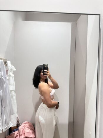 Hennyone leaked private content