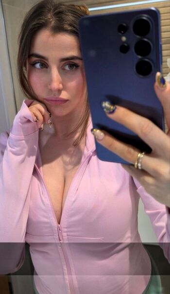 Whitetrashbarbiee/ leaked private content