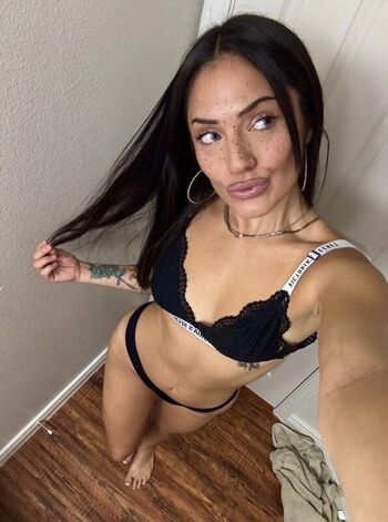 Carlar leaked private content