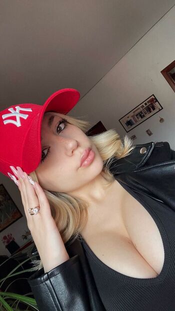 Honeyiced leaked private content