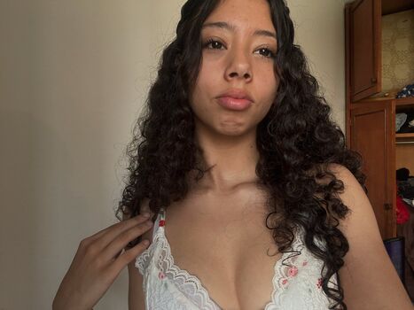 Myrinsiya/ leaked private content