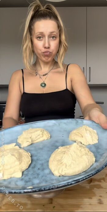Izzy nicholls/ leaked private content