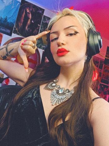 Hellioncait leaked private content