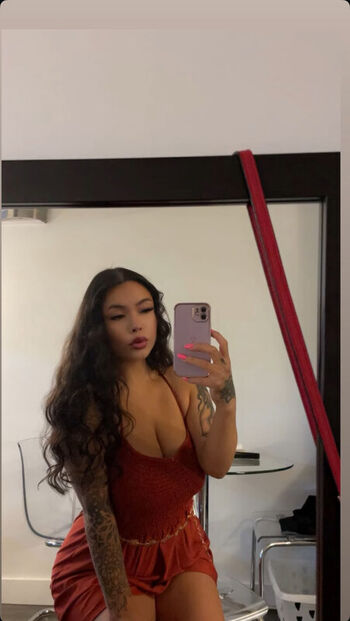Astrid zeegen holt/ leaked private content