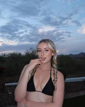 Freshmansluut leaked private content