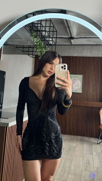 Hailsbee/ leaked private content