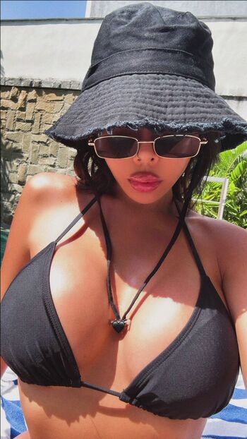Model.ninadollts leaked private content