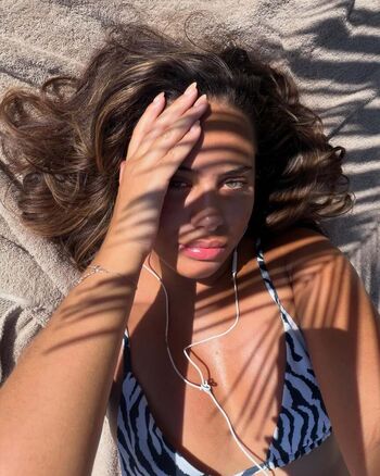 Uzaa/ leaked private content