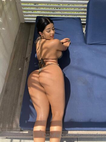 Momorianyan/ leaked private content