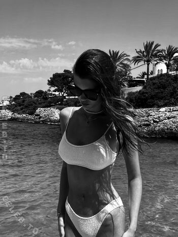 Violetfoxz leaked private content