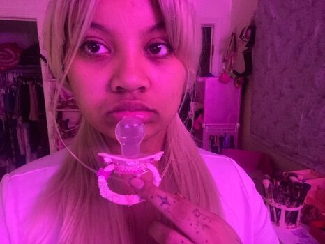 Freshmanevasky page leaked private content