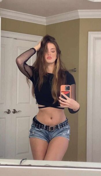 Luweazl leaked private content