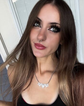 Luweazl leaked private content