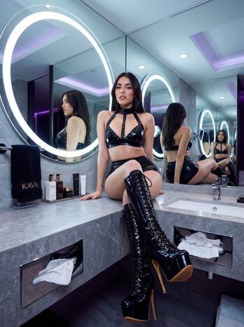 Azzyland/ leaked private content